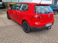 Second-hand VW Golf 75 CP (55 kW) 2005 Roșu Coupe