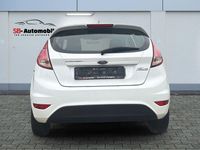 Gebraucht Ford Fiesta 80 PS (58 kW) 2015 Weiß Limousine