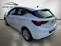 Używany Opel Astra Edition 110 KM (80 kW) 2019 Biały Sedan/Limuzyna