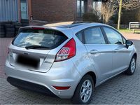 Gebraucht Ford Fiesta Titanium 125 PS (91 kW) 2016 Silber Kleinwagen
