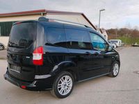 Gebraucht Ford Tourneo Titanium 101 PS (74 kW) 2016 Schwarz Kombi