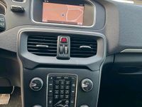 Gebraucht Volvo V40 120 PS (88 kW) 2018 Blau Limousine