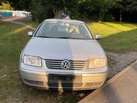 Usado VW Bora 105 HP (77 kW) 2000 Cinzento Sedan