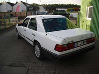Second-hand Mercedes E200 118 CP (86 kW) 1989 Alb Berlinǎ
