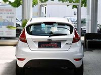 Gebraucht Ford Fiesta Titanium 82 PS (60 kW) 2010 Weiß Kleinwagen