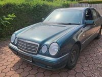 Gebraucht Mercedes E200 Elegance 136 PS (100 kW) 1997 Grün Limousine