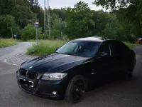 Gebraucht BMW 320 Lifestyle 184 PS (135 kW) 2011 Schwarz Limousine