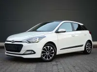 Gebraucht Hyundai i20 Classic 75 PS (55 kW) 2016 Polar white / sol Kleinwagen
