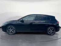 Gebraucht VW Golf VIII Life 131 PS (96 kW) 2020 (schwarz) deep black perleffekt Limousine
