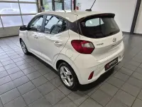 Gebraucht Hyundai i10 Trend 84 PS (61 kW) 2023 Weiß Kleinwagen