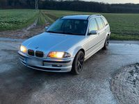 Gebraucht BMW 320 Basis 170 PS (125 kW) 2001 Silber Kombi