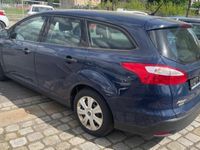 Gebraucht Ford Focus Trend 101 PS (74 kW) 2014 Blau Kombi