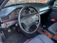 Gebraucht Mercedes 220 150 PS (110 kW) 1994 Grau Kombi