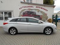 Gebraucht Hyundai i40 Style 116 PS (85 kW) 2013 Sleek silver metallic Kombi
