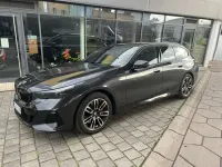 Gebraucht BMW 540 286 PS (210 kW) 2025 Sophistograu brilliantmetalic Kombi