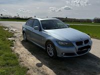 Gebraucht BMW 318 143 PS (105 kW) 2009 Silber Limousine