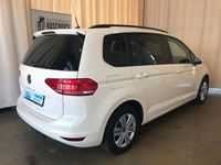 Gebraucht VW Touran 150 PS (110 kW) 2025 Gelb Van / Kleinbus