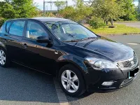 Usado Kia Ceed Edition 7 90 CV (66 kW) 2011 Negro Utilitario