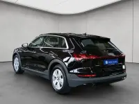 Gebraucht Audi e-tron Basis 230 kW (313 PS) 2022 Brillantschwarz SUV