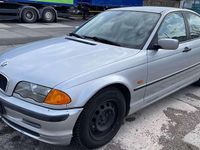 Gebraucht BMW 318 118 PS (86 kW) 1999 Silber Limousine
