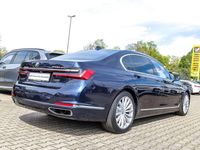 Gebraucht BMW 745 394 PS (289 kW) 2019 Imperialblau brillanteffekt Limousine