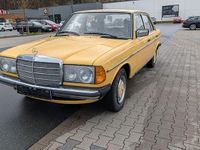 Gebraucht Mercedes 200 54 PS (39 kW) 1978 Gelb Limousine