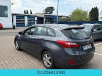 Gebraucht Hyundai i30 110 PS (80 kW) 2015 Grau Limousine