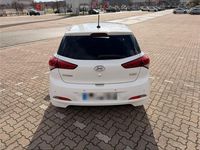 Gebraucht Hyundai i20 Active 90 PS (66 kW) 2017 Weiß Kleinwagen