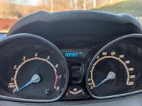 Gebraucht Ford Fiesta 65 PS (47 kW) 2013 Weiß Kleinwagen