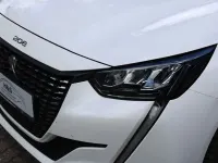 Gebraucht Peugeot 208 Allure 102 PS (75 kW) 2023 Lack weiss banquise/typ aussenverkleidung spiegel flach standard Kleinwagen