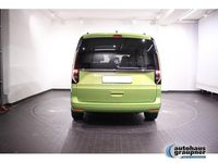 Gebraucht VW Caddy Style 116 PS (85 kW) 2022 Grün / golden green Van / Kleinbus
