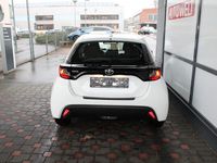 Gebraucht Toyota Yaris Basis 72 PS (52 kW) 2023 Weiß Kleinwagen