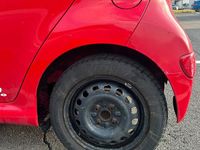 Gebraucht Toyota Aygo 68 PS (50 kW) 2006 Rot Kleinwagen