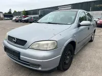 Używany Opel Astra 2000 Srebrny Sedan/Limuzyna
