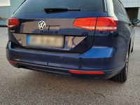 Gebraucht VW Passat Comfortline 150 PS (110 kW) 2018 Blau Kombi