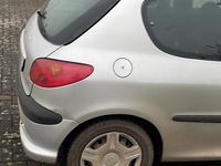 Gebraucht Peugeot 206 88 PS (64 kW) 2004 Silber Kleinwagen