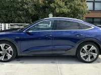 Gebraucht Audi e-tron Sportback Comfort 300 kW (408 PS) 2022 Navarrablau metallic SUV