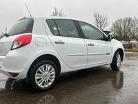 Gebraucht Renault Clio III 75 PS (55 kW) 2009 Weiß Kleinwagen