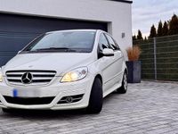 Gebraucht Mercedes 200 140 PS (102 kW) 2011 Weiß Kleinwagen