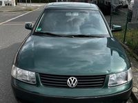 Second-hand VW Passat 101 CP (74 kW) 1999 Verde Berlinǎ