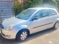 Gebraucht Ford Fiesta 70 PS (51 kW) 2007 Silber Kleinwagen