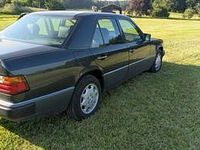 Second-hand Mercedes E300 178 CP (130 kW) 1992 Negru Berlinǎ
