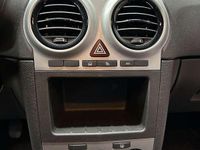 Gebraucht Opel Corsa Basis 87 PS (63 kW) 2012 Rot Limousine