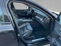 gebraucht Volvo XC60 B4 AWD Mild-Hybrid R-Design Automatik BLIS