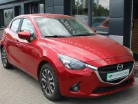 Używany Mazda 2 Nakama 90 KM (66 kW) 2016 Czerwony Sedan/Limuzyna