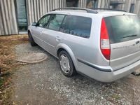 Gebraucht Ford Mondeo Ghia 125 PS (91 kW) 2002 Silber Kombi