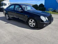 Gebraucht Mercedes E220 Avantgarde 150 PS (110 kW) 2003 Schwarz Limousine