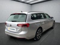 Gebraucht VW Passat 150 PS (110 kW) 2024 Silber Kombi