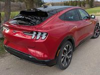 Gebraucht Ford Mustang Mach-E 197 kW (269 PS) 2022 Rot SUV