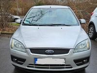 Gebraucht Ford Focus Ghia 101 PS (74 kW) 2006 Silber Limousine